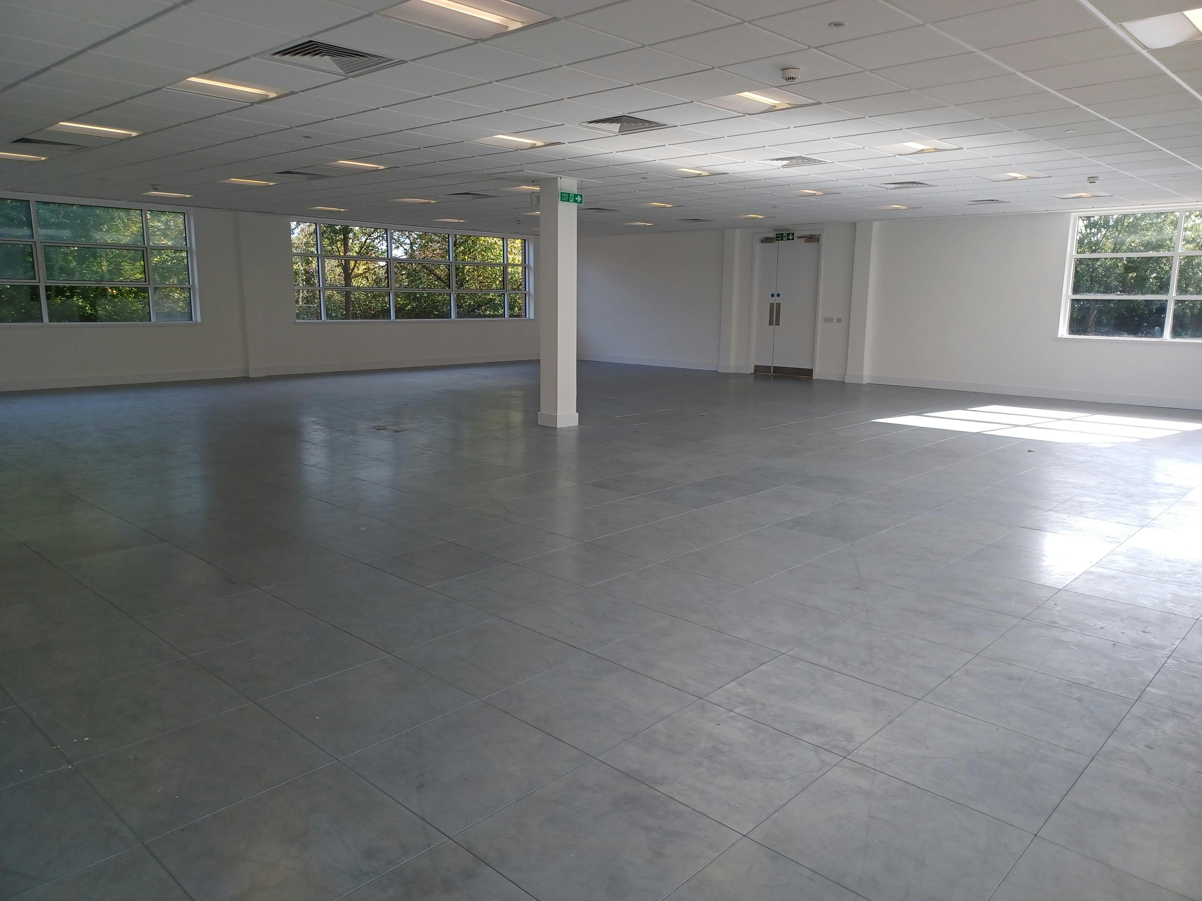 Office in Bracknell - photo 2
