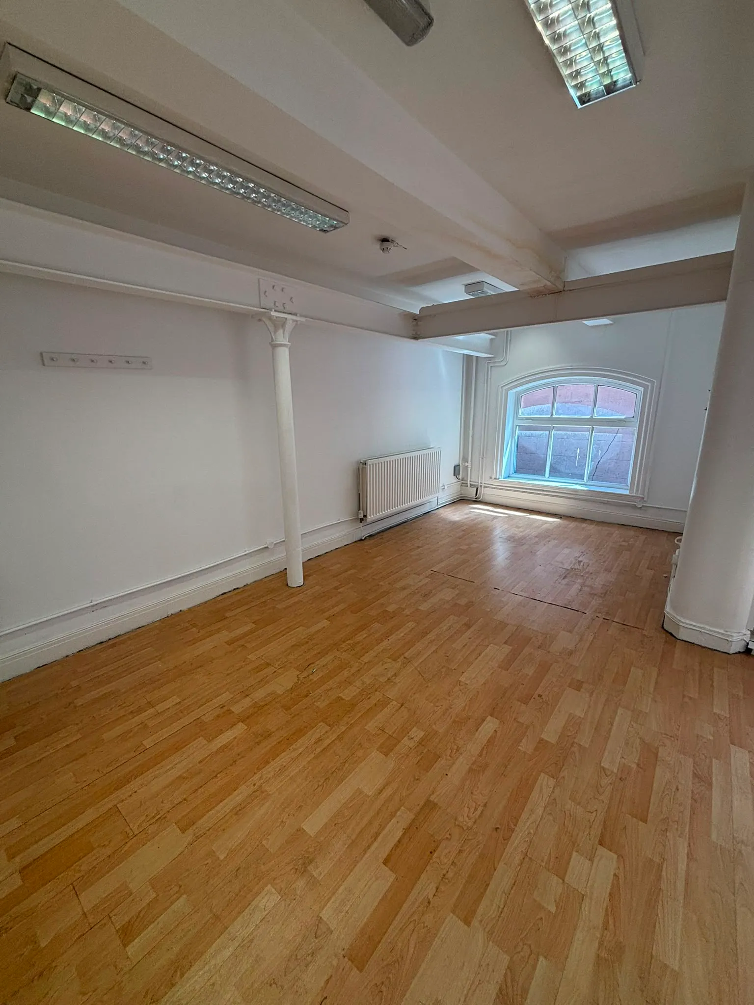 Third Floor Suite, 7-11 Linenhall Street, Belfast, Offices To Let - PHOTO-2026-07-16-15-21-53 (4).jpg