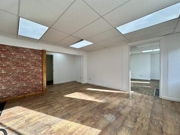 97-98 Bancroft, Hitchin, Retail To Let - Image 4
