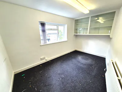 6 Howard Street, Glossop, Office To Let - 20260602_162216.jpg