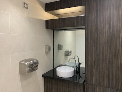 Cathedral Place, 42-44 Waterloo Street, Birmingham, Office To Let - Super loos