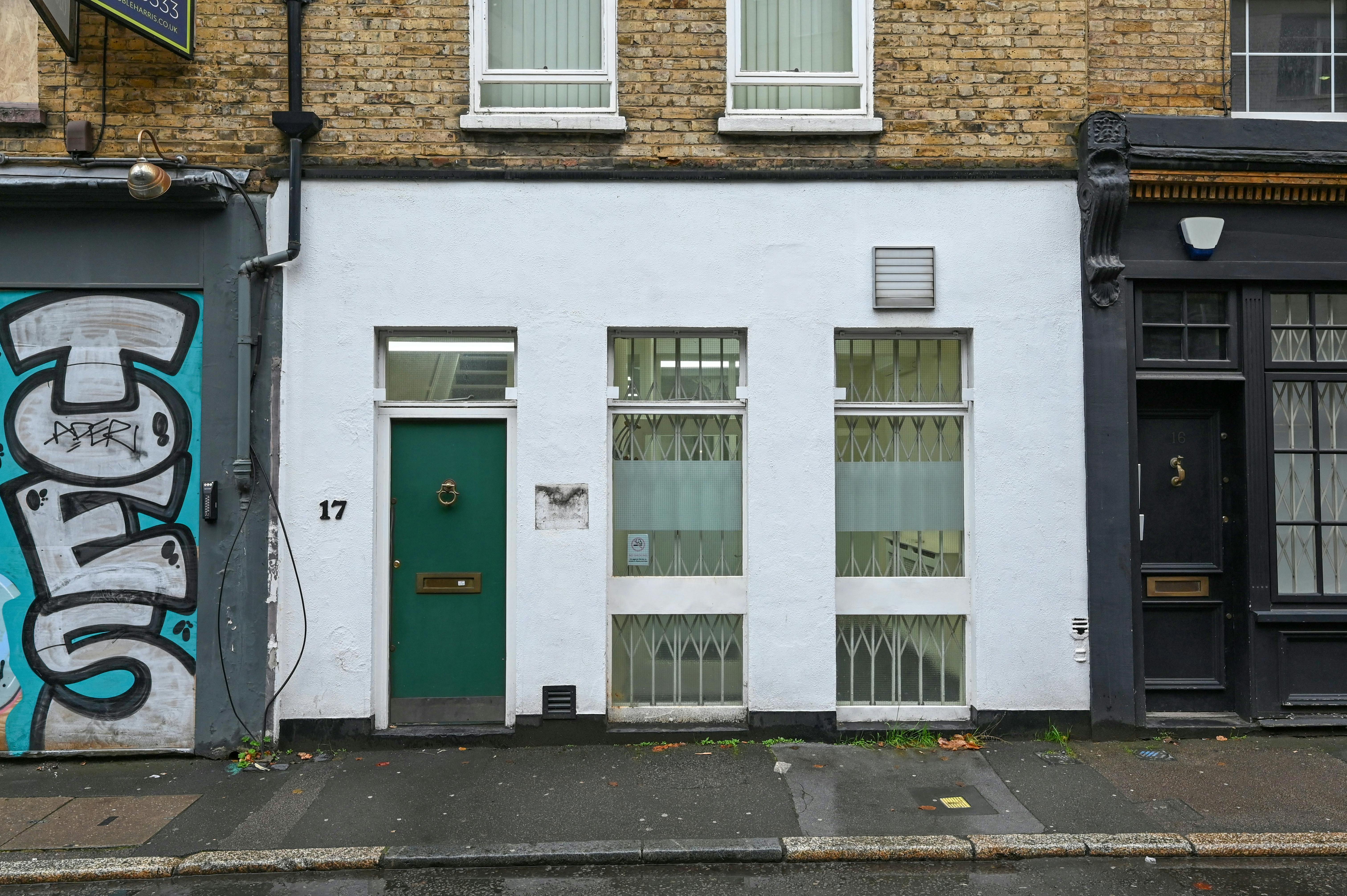 17 Holywell Row <span>EC2A</span>
