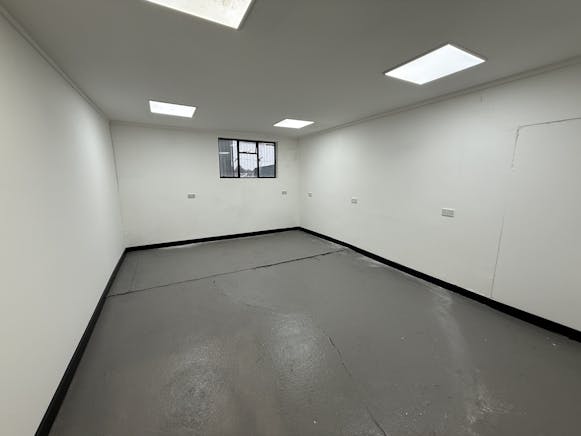 Unit 3, Droitwich Enterprise Hub, Droitwich Spa, Industrial To Let - 20251223_123223900_iOS (1).jpg