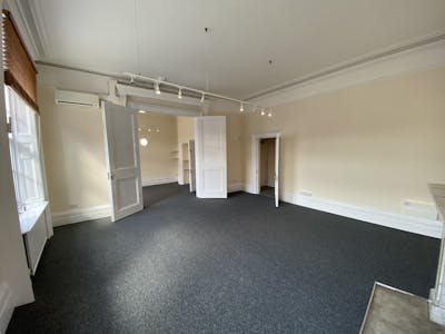 2nd Floor, 104 High Street, Thame, Office To Let - IMG_7334 2.JPG