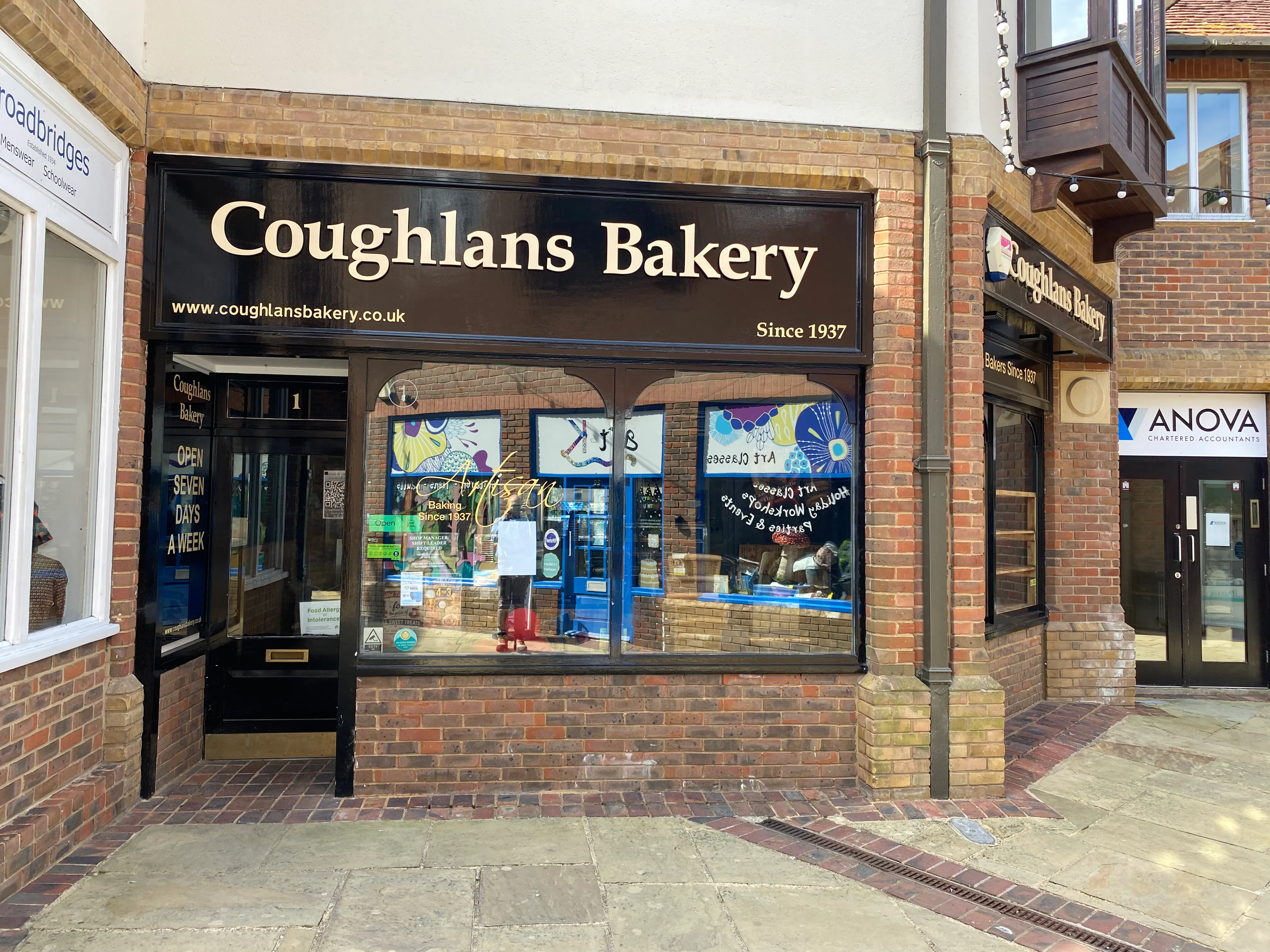 1 Piries Place, Horsham, Retail To Let - IMG_7025.JPG
