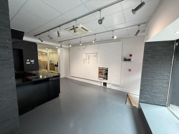 23A Broadway, Leigh-on-Sea, Office / Retail To Let - WhatsApp Image 2026-04-21 at 12.36.19.jpeg