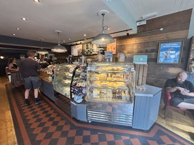 38 Market Street, Eastleigh, Cafe (A1) / Investment For Sale - IMG_7772.JPEG