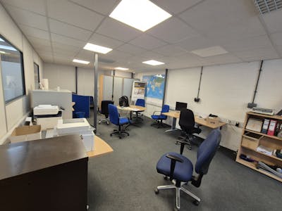 Unit 7 Mill Place, Platt Business Estate, Sevenoaks, Industrial / Warehouse To Let - 20251219_105253.jpg