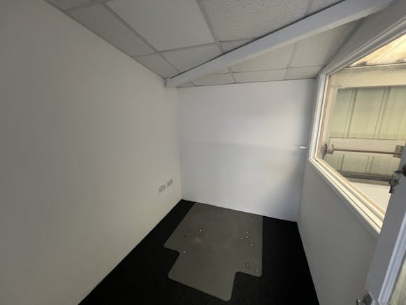 Unit 12, Bristol, Industrial To Let - IMG_9041.jpg