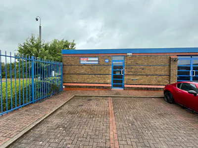 923 Yeovil Road, Slough, Industrial/Logistics To Let - 923 Yeovil.jpeg