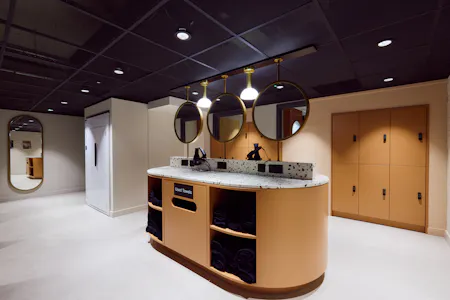 Suite 5B, Centurion House, Manchester, Office Lease Assignment - Onsite Showers 2.jpeg
