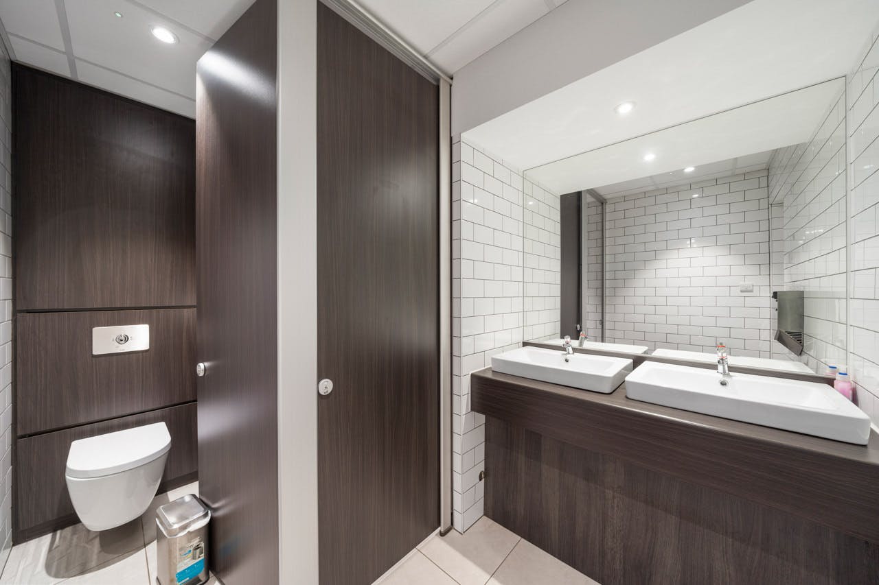 22 Eastcheap, London, Offices To Let - com419620461.jpg
