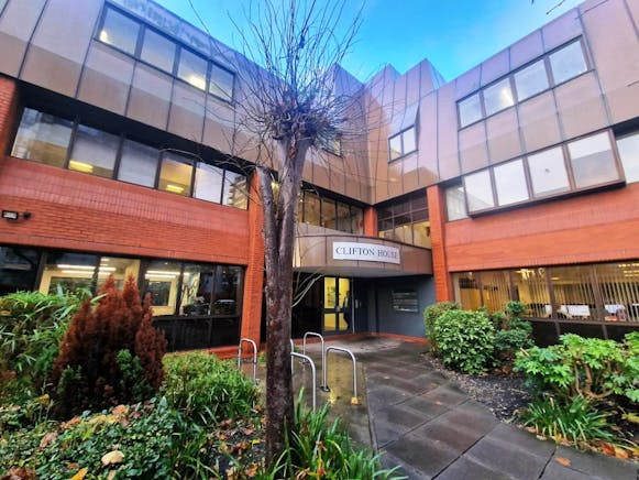 Clifton House, Bunnian Place, Basingstoke, Office To Let - 20251110_154915.jpg