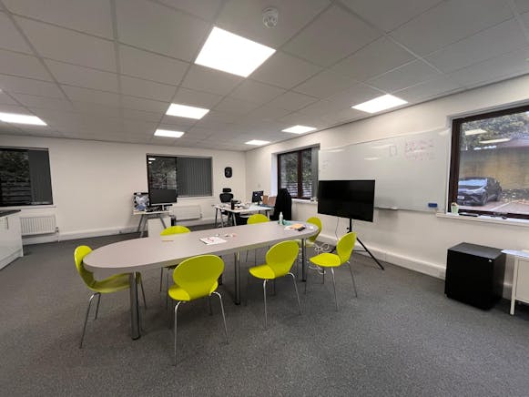 Ground Floor 19 Chiltern Court, Asheridge Road, Chesham, Offices To Let - WhatsApp Image 20251103 at 150413_7305bbf6.jpg