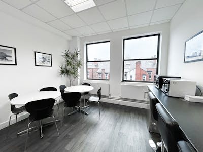 North Lane House, Headingley, Leeds, Office To Let - IMG_2930 copie.jpg