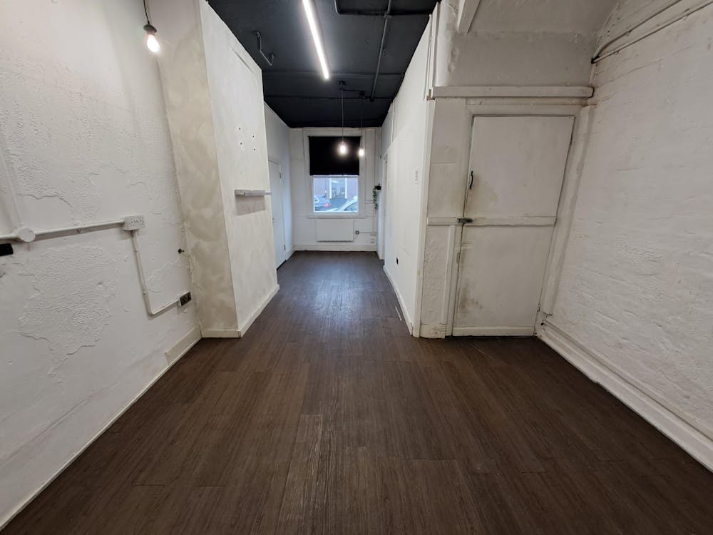 Unit 1, 56 Spencer Street - p4.jpg