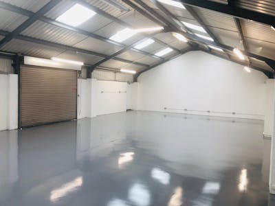Unit B2 Vale Industrial Estate, Watford, Light Industrial To Let - Photo 2.jpg
