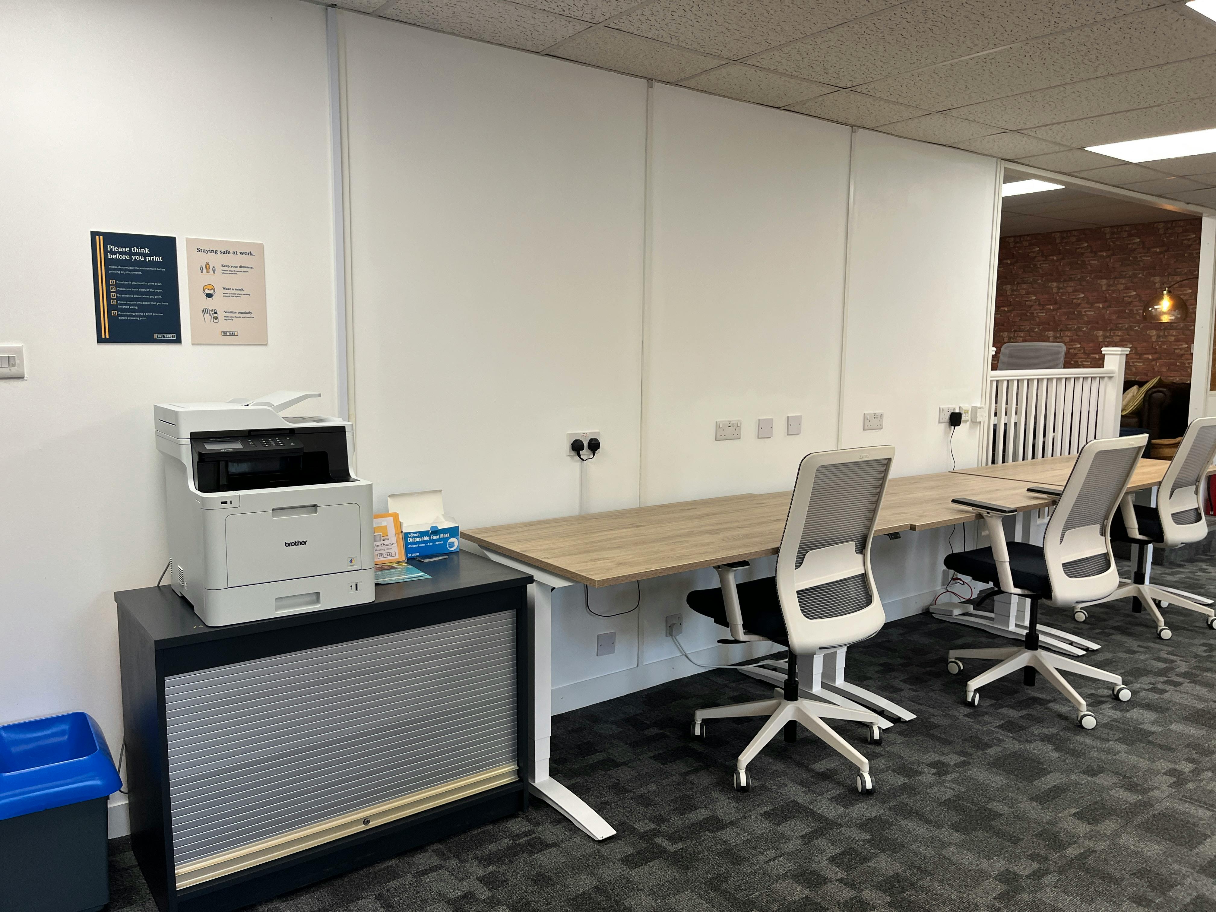 First Floor Offices, 2D Station Yard, Thame, Offices To Let - IMG_2825.JPG