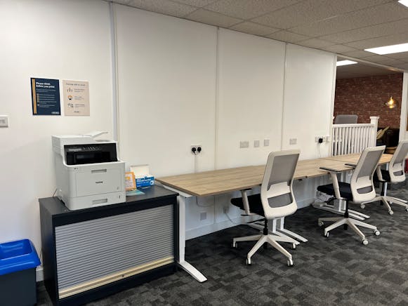 First Floor Offices, 2D Station Yard, Thame, Offices To Let - IMG_2825.JPG