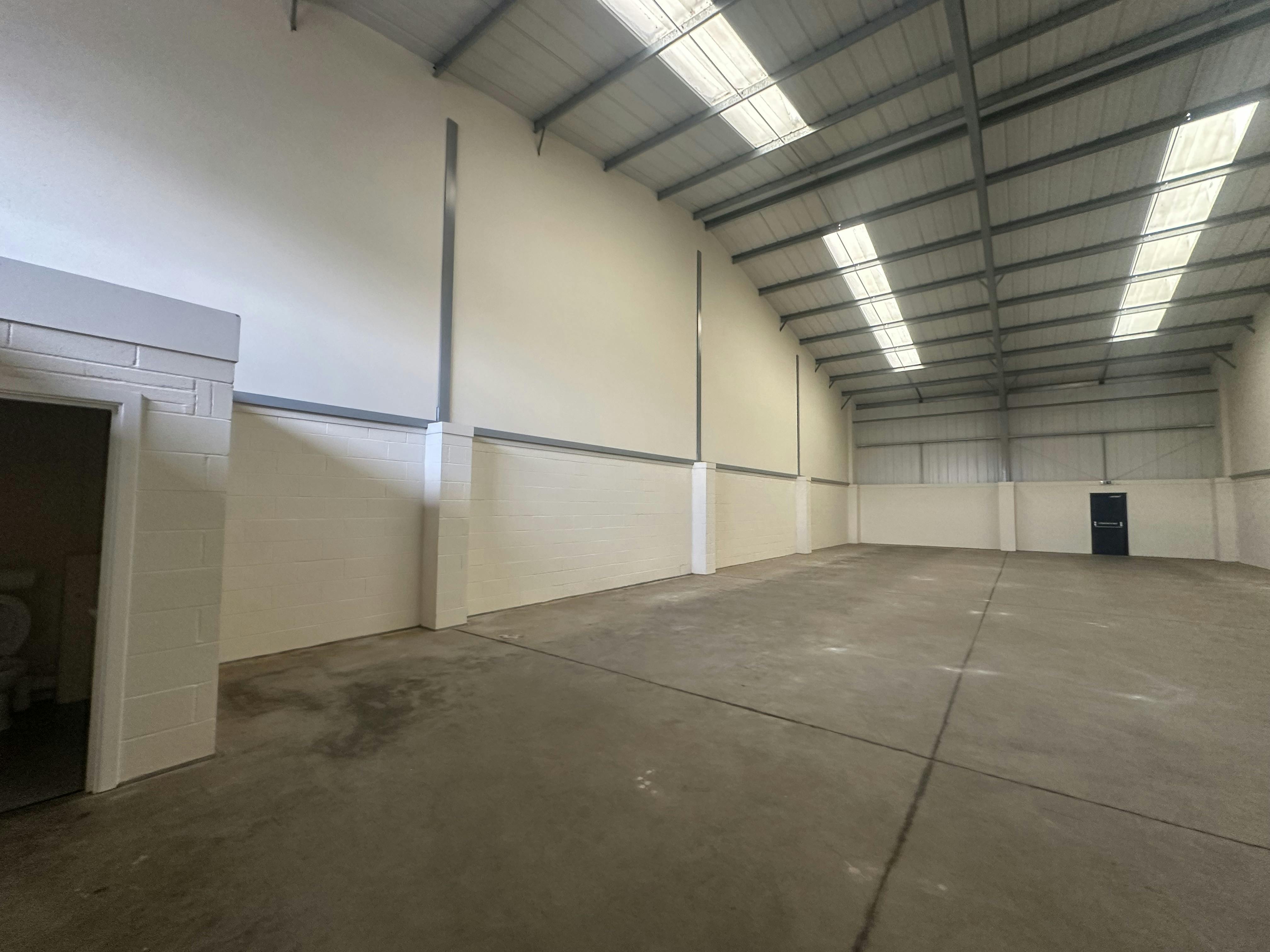 Units 24 & 25 Vale Industrial Estate, Southern Road, Aylesbury, Industrial To Let - IMG_2855.jpeg