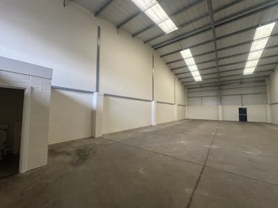 Units 24 & 25 Vale Industrial Estate, Southern Road, Aylesbury, Industrial To Let - IMG_2855.jpeg