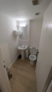 First Floor Offices, 6 Quarry Street, Guildford, Office To Let - PXL_20251013_085708912MP.jpg