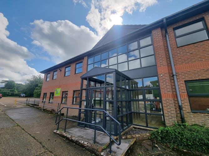 Bentley House, Horsham, E (commercial/business and service) / Office To Let - 20230901_122428.jpg