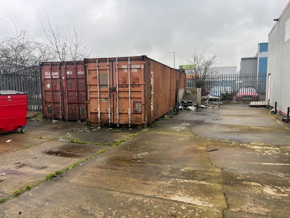 5 Broadfields Retail Park, Aylesbury, Industrial / Retail / Industrial Lease Assignment - 20250122_130243503_iOS.jpg