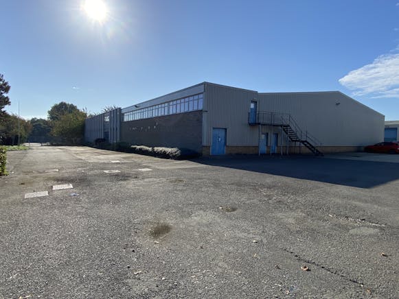 Unit 6 Vanguard Industrial Estate, Ashford, Industrial To Let - 20250930_090315916_iOS.jpg
