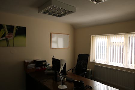 First Floor, 27d Vicarage Road, Verwood, Office To Let - IMG_9880.JPG