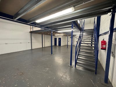 11 The Hawthorn Centre, Harrow, Warehouse To Let - 11 Hawthorn Centre (14).jpg