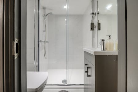 26 Church Street, London, High Street Retail For Sale - 26 church st1695.jpg