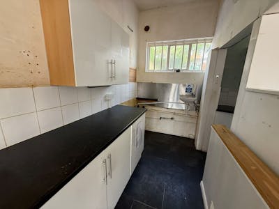 410 Rayleigh Road, Leigh-on-Sea, Retail / Retail - In Town To Let - IMG20250728WA0007.jpg