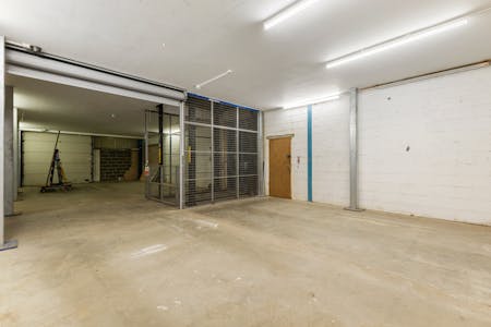 Showroom / Warehouse unit, 4-12 Kempson Close, Aylesbury, E (Commercial / Business / Service) / Industrial / Retail To Let - 101955_4-12-Kempson-Close-Gatehouse-Way (33).jpg