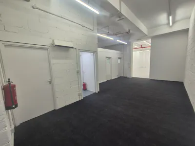 4 Warren Street, Stockport, Retail To Let - 20260909_161746.jpg