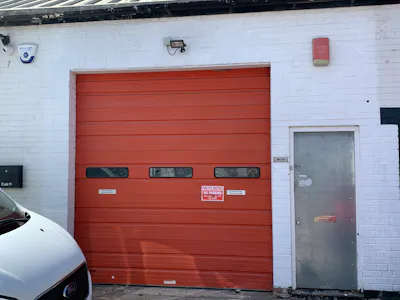 Unit 10 Stirling Industrial Centre, Borehamwood, Light Industrial / Warehouse To Let - IMG_0314.jpeg