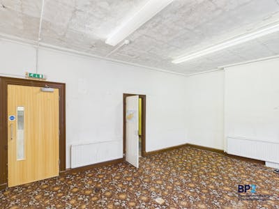 12 Guildhall Square, Carmarthen, Office / Retail - In Town To Let - CAM03725G0-PR0079-STILL008.jpg