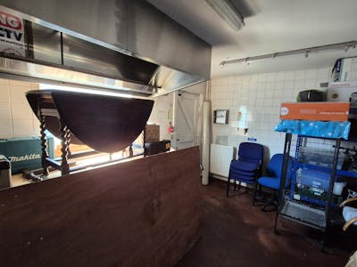 481 Oldham Road, Manchester, D1 (Non Residential Institutions) / Leisure / Office / Retail To Let - 20260423_125153.jpg