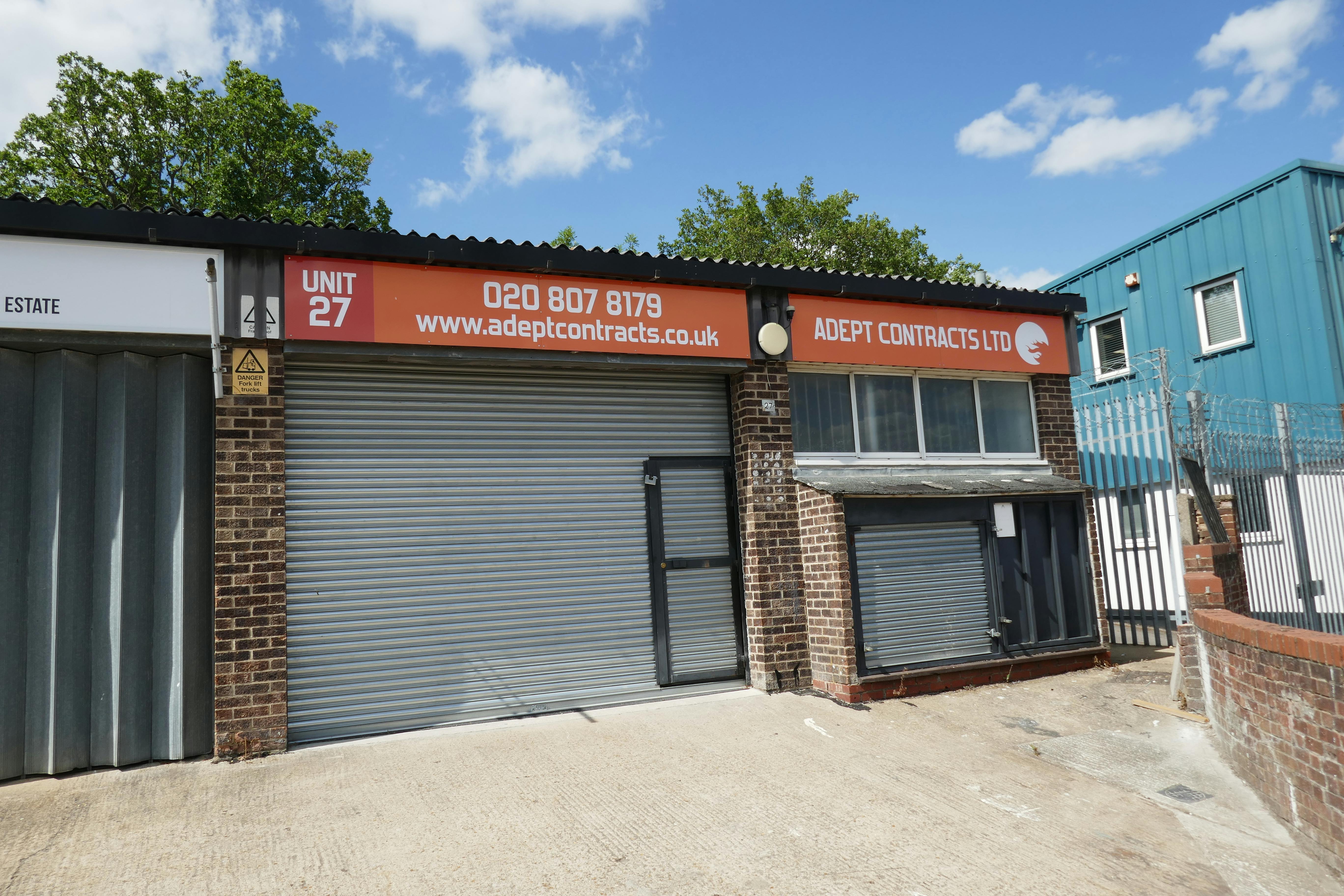 27 Oakwood Hill Industrial Estate, Oakwood Hill, Loughton, Industrial To Let - P1050479.JPG