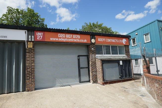 27 Oakwood Hill Industrial Estate, Oakwood Hill, Loughton, Industrial To Let - P1050479.JPG