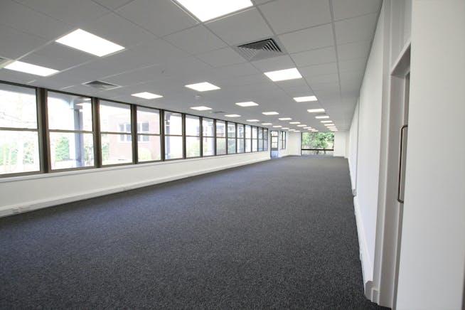 Bentley Hall, Alton, D1 (Medical/ Education) / Offices To Let - 6128546bbd89330c0da05878b5a1a3b9IMG_0909.jpg