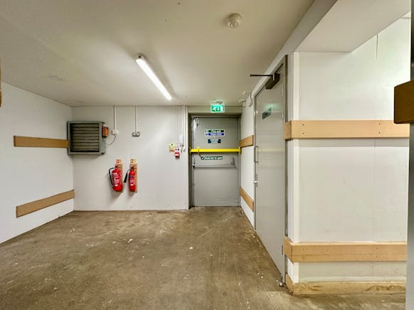 11a Bancroft, Hitchin, Retail To Let - storage 2