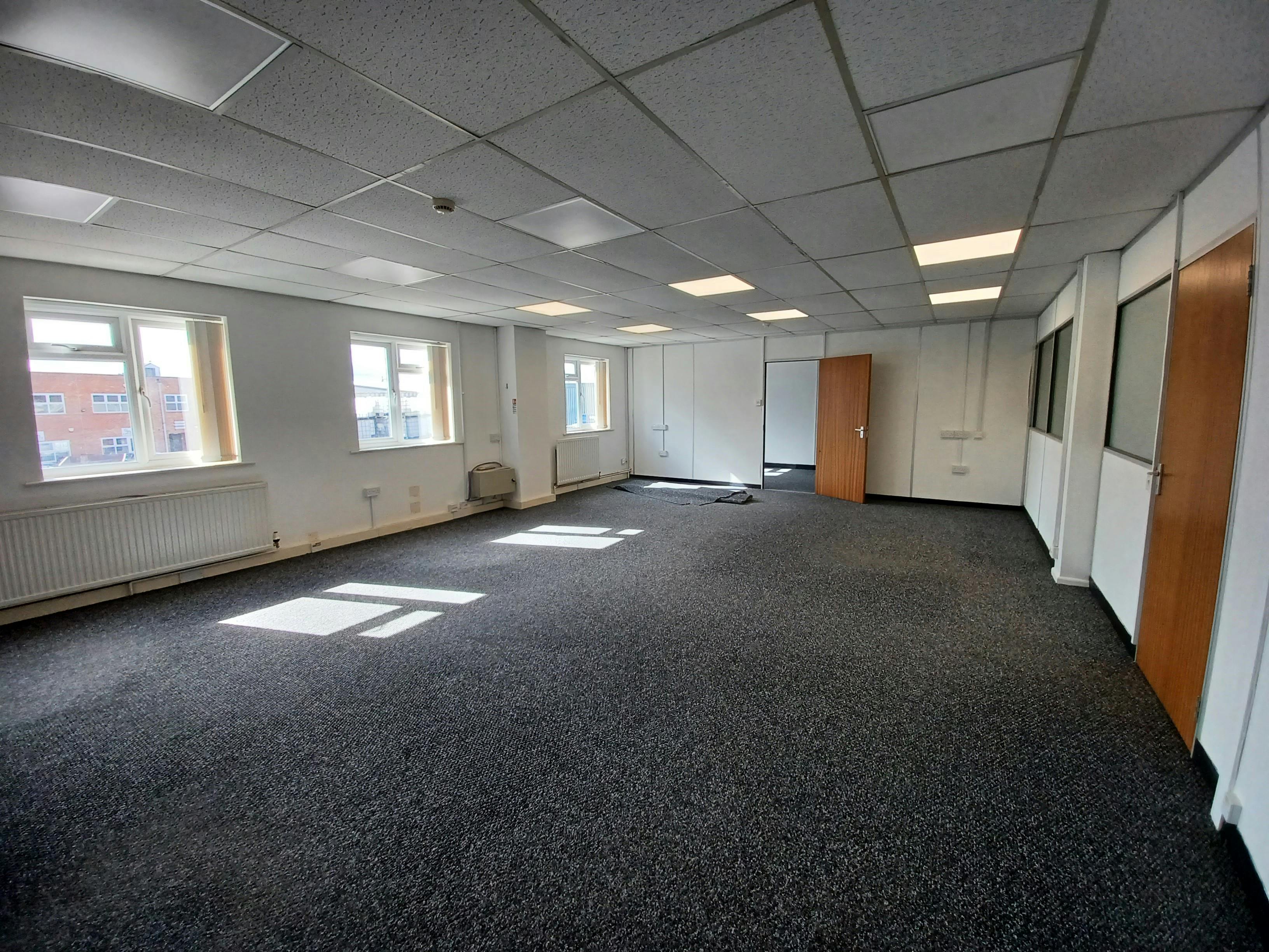 Office in Wimborne - photo 2