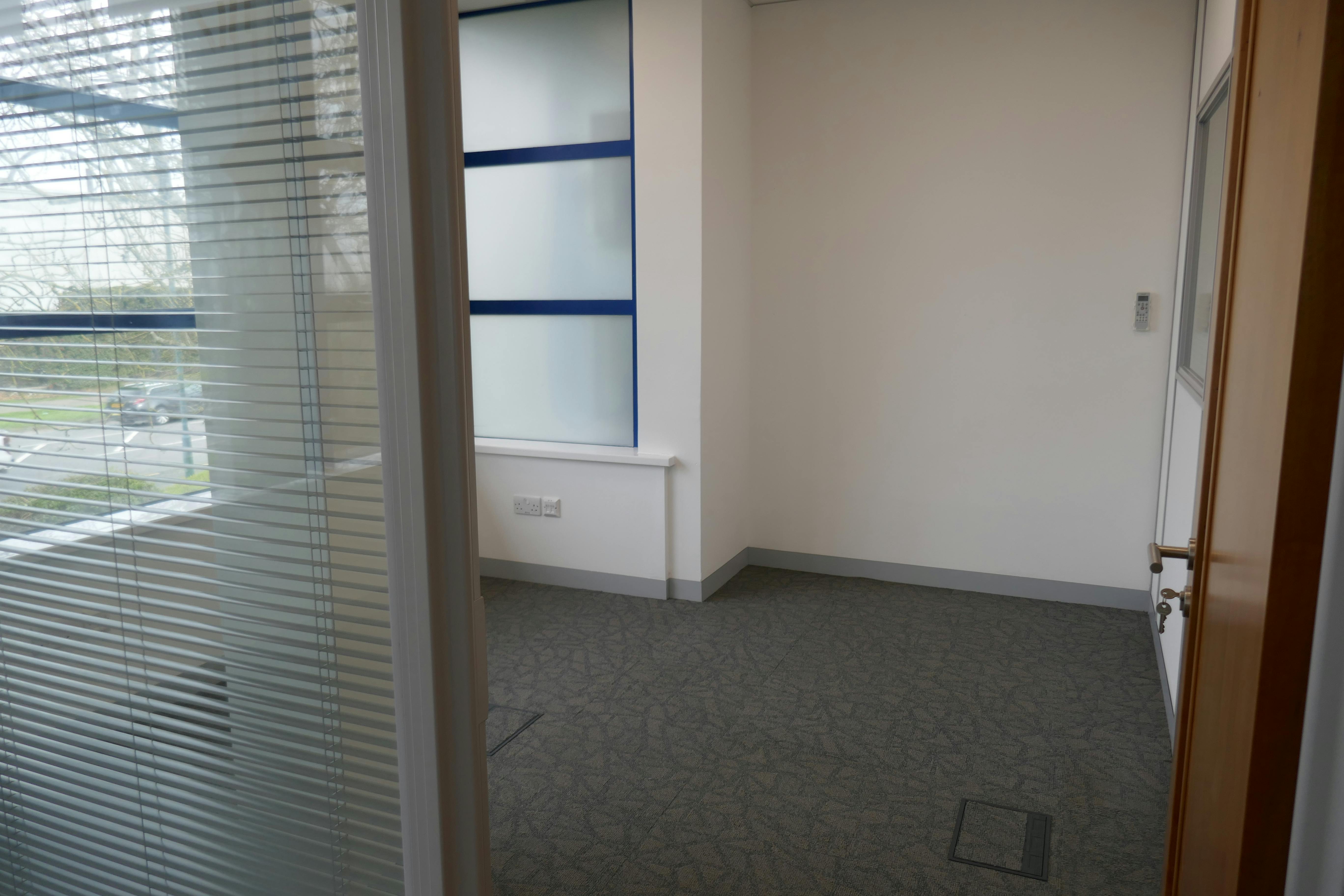 1 Astra Centre, First Floor, Harlow, Offices To Let - P1060769.JPG