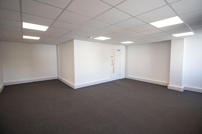 Unit 15 Saxon Way Trading Estate, West Drayton, Industrial / Warehouse To Let - 5_1.jpg