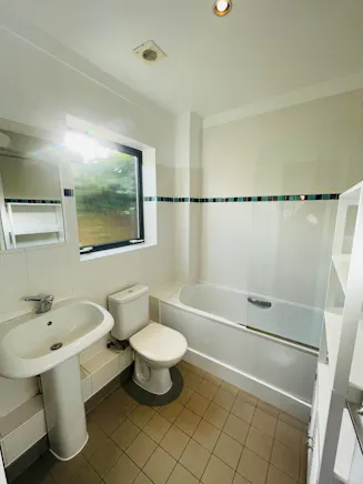 Unit 4 and 4A, London, Investment For Sale - 15.jpg