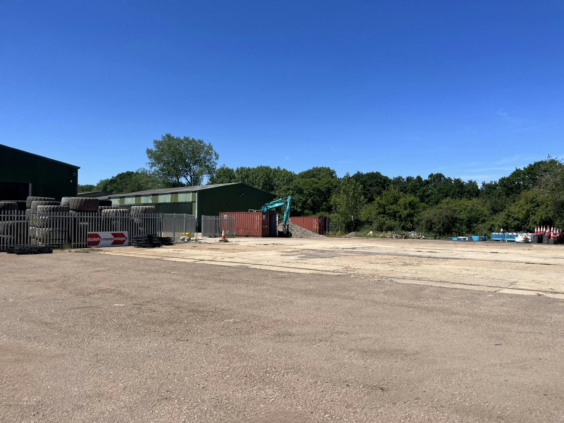 Open Storage, Hayloaders Works, Aylesbury, Land To Let - 2.jpg