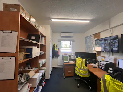 16-18 Rabans Close, Aylesbury, Industrial Lease Assignment - 20260716_095553487_iOS.jpg
