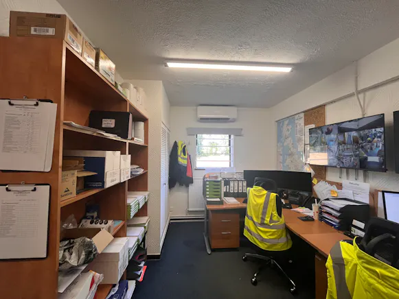 16-18 Rabans Close, Aylesbury, Industrial Lease Assignment - 20260716_095553487_iOS.jpg