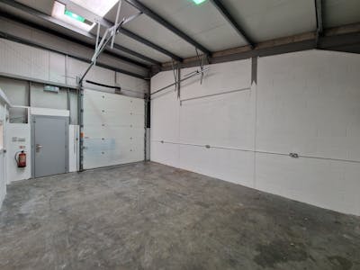 Unit G3, Hyde, Industrial/Logistics To Let - 20230427_123606.jpg